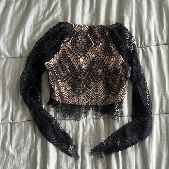 BLACK LACE LONG SLEEVE NUDE CROP TOP - Picture 3 of 6